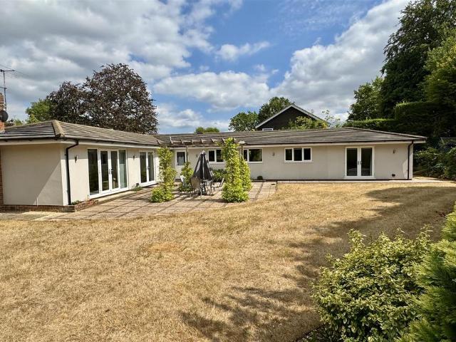 4 bedroom detached bungalow for sale