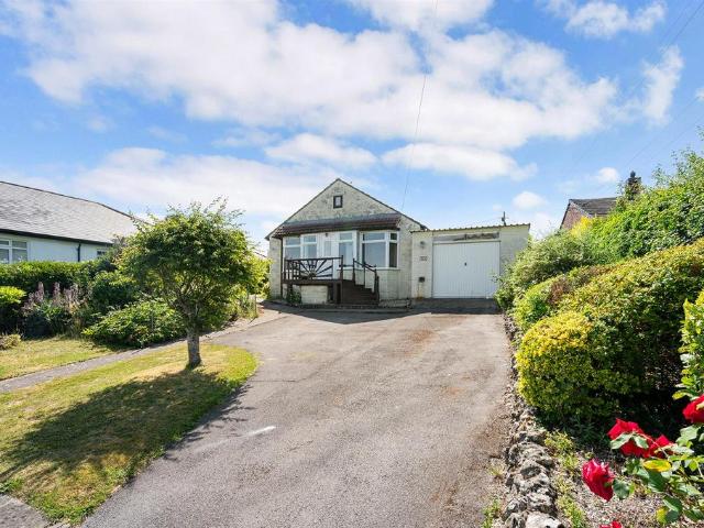 4 bedroom detached bungalow for sale