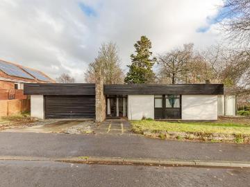 4 bedroom detached bungalow for sale