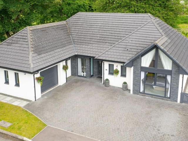 4 bedroom detached bungalow for sale