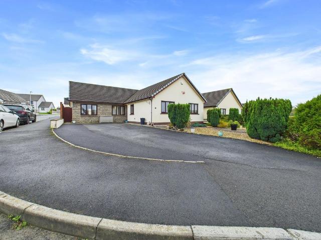 4 bedroom detached bungalow for sale
