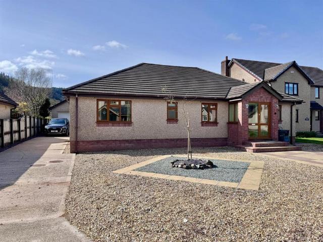 4 bedroom detached bungalow for sale