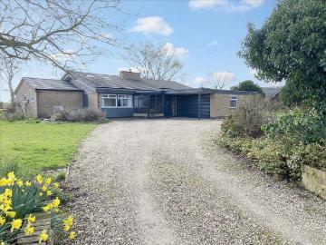 4 bedroom detached bungalow for sale