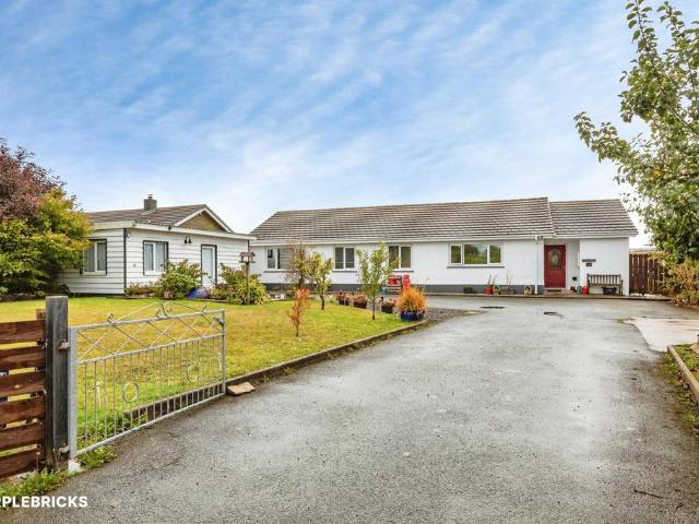 4 bedroom detached bungalow for sale