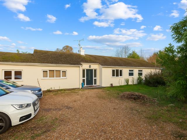 4 bedroom detached bungalow for sale