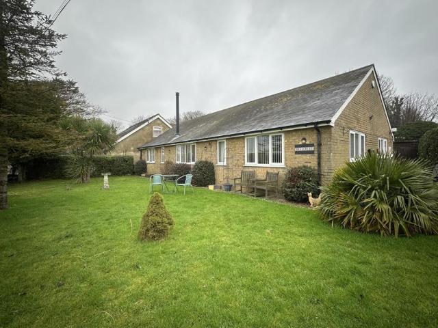 4 bedroom detached bungalow for sale