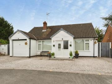 4 bedroom detached bungalow for sale