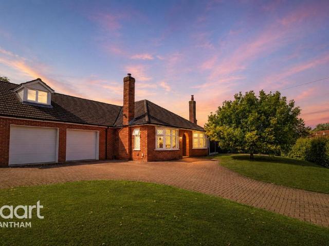 4 bedroom detached bungalow for sale