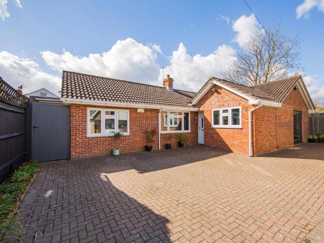 4 bedroom detached bungalow for sale