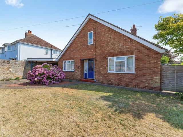 4 bedroom detached bungalow for sale