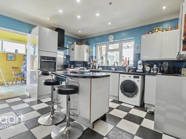 4 bedroom detached bungalow for sale