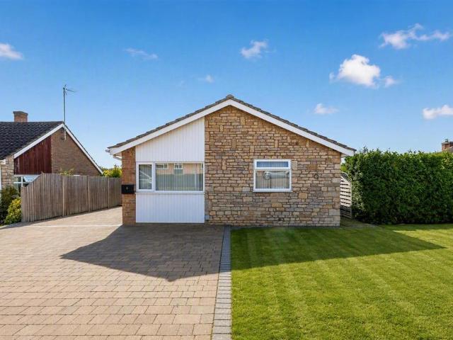 4 bedroom detached bungalow for sale