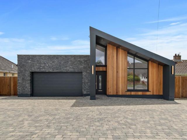 4 bedroom detached bungalow for sale