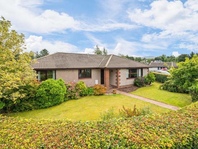 4 bedroom detached bungalow for sale