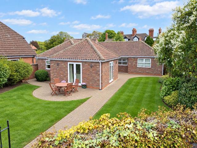 4 bedroom detached bungalow for sale