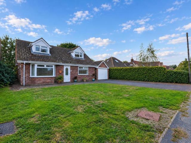 4 bedroom detached bungalow for sale