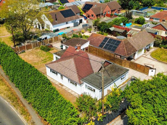 4 bedroom detached bungalow for sale