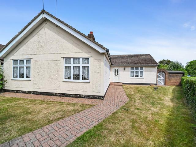 4 bedroom detached bungalow for sale