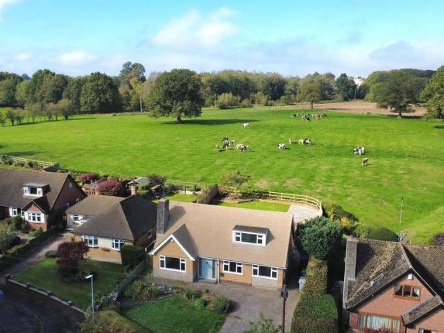 4 bedroom detached bungalow for sale