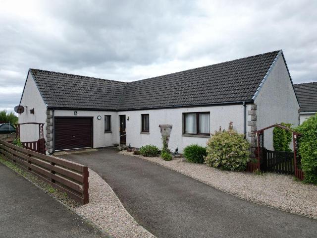 4 bedroom detached bungalow for sale