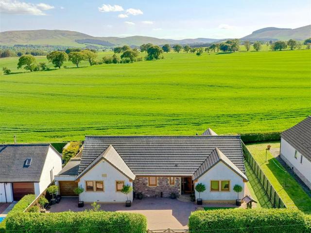 4 bedroom detached bungalow for sale
