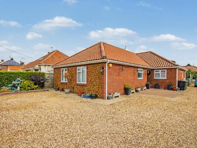4 bedroom detached bungalow for sale