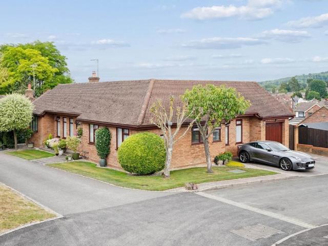 4 bedroom detached bungalow for sale