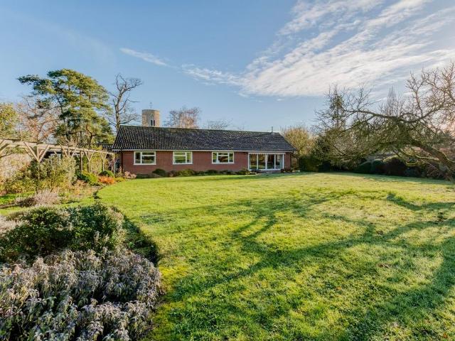 4 bedroom detached bungalow for sale