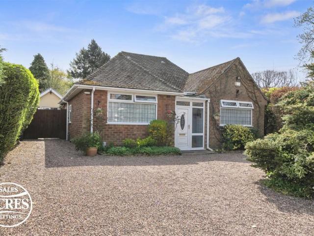 4 bedroom detached bungalow for sale