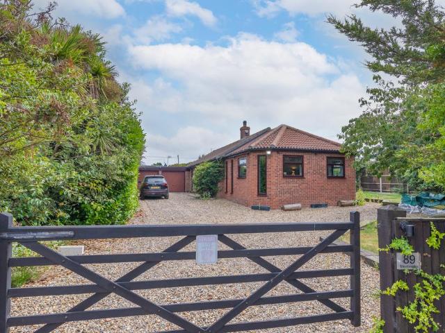 4 bedroom detached bungalow for sale
