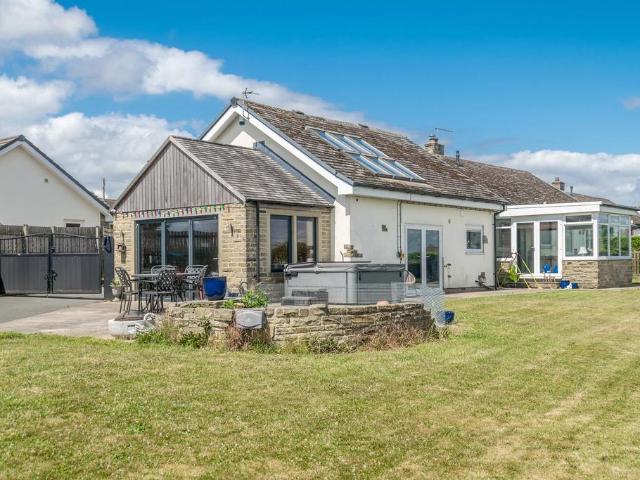 4 bedroom detached bungalow for sale