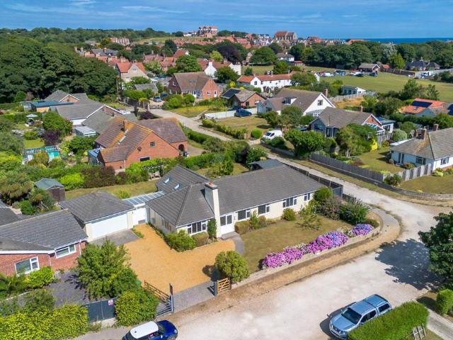 4 bedroom detached bungalow for sale