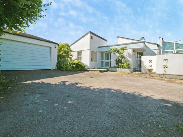 4 bedroom detached bungalow for sale