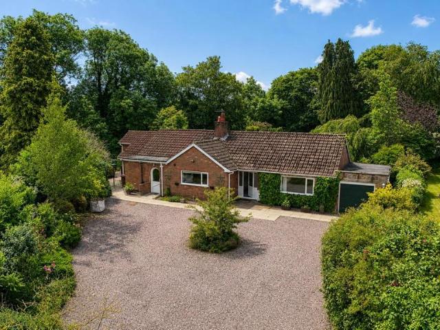 4 bedroom detached bungalow for sale