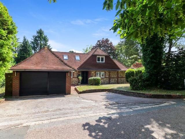 4 bedroom detached bungalow for sale