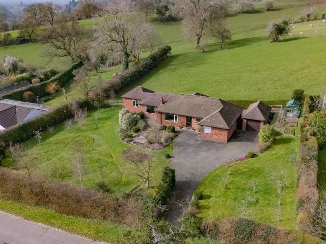 4 bedroom detached bungalow for sale
