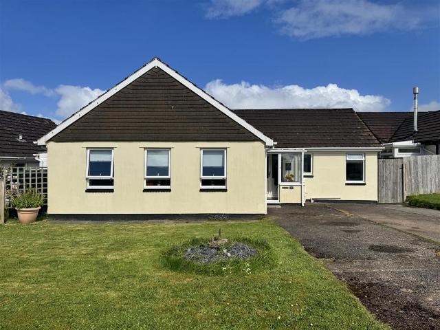4 bedroom detached bungalow for sale