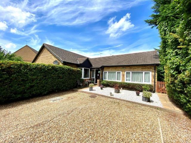 4 bedroom detached bungalow for sale
