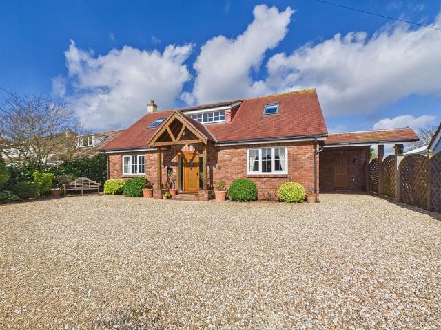 4 bedroom detached bungalow for sale