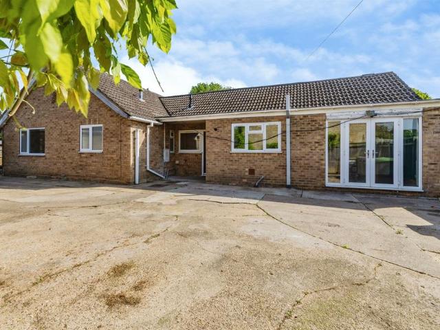 4 bedroom detached bungalow for sale