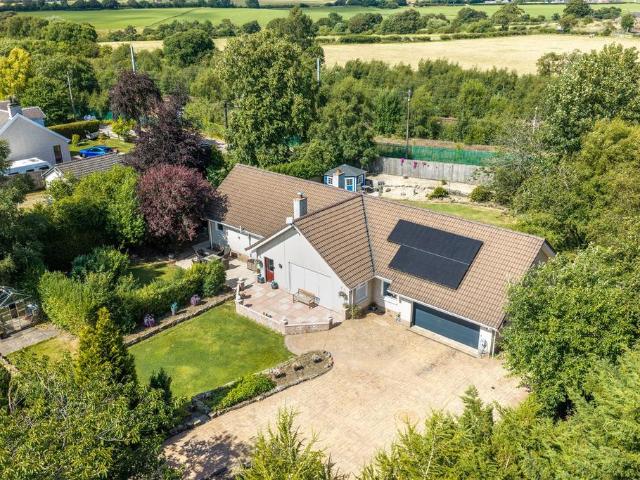 4 bedroom detached bungalow for sale