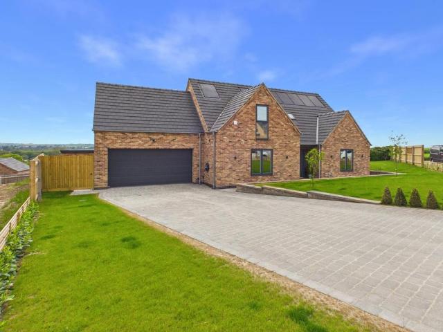 4 bedroom detached bungalow for sale
