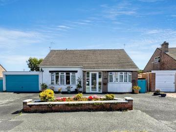 4 bedroom detached bungalow for sale