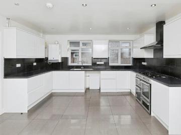 4 bedroom detached bungalow for sale