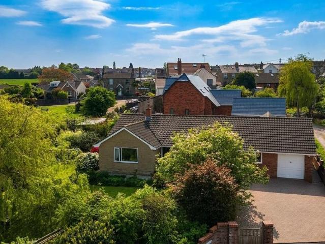 4 bedroom detached bungalow for sale