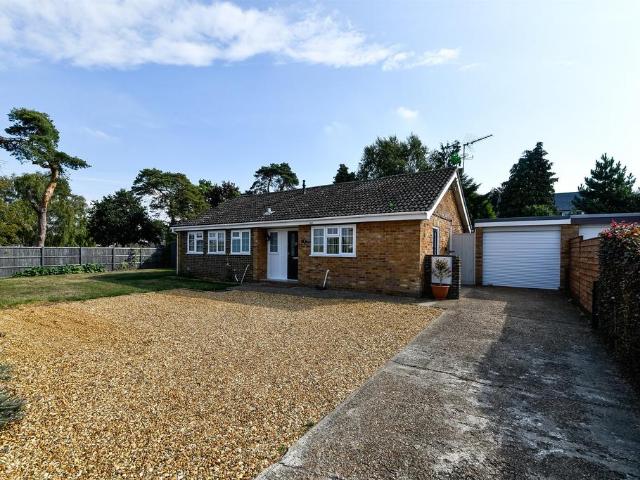 4 bedroom detached bungalow for sale