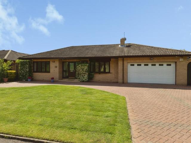 4 bedroom detached bungalow for sale