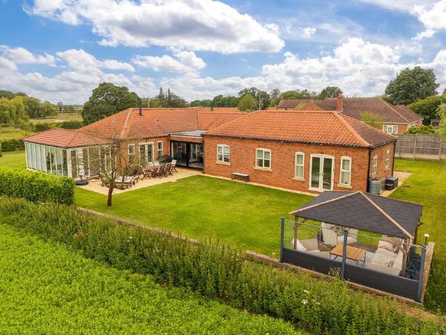 4 bedroom detached bungalow for sale