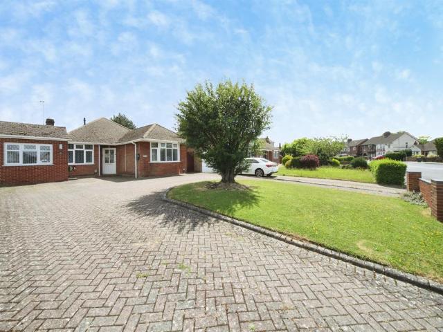 4 bedroom detached bungalow for sale