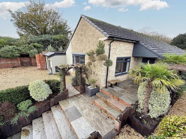 4 bedroom detached bungalow for sale